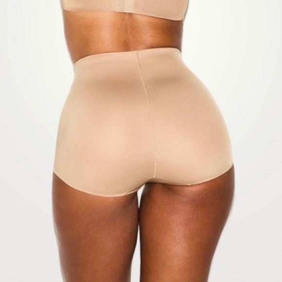Skims Body Butt-Enhancing Padded Brief - Picture 2 of 3